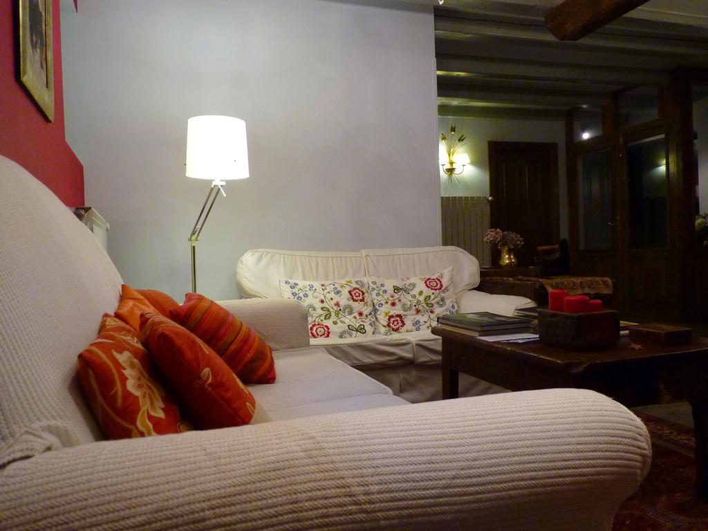 Kapel Etxea Hotel Urzainqui Ngoại thất bức ảnh